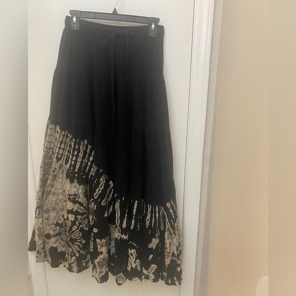 Kathmandu Dresses & Skirts - Kathmandu Black Tie-Dye Tiered Maxi Skirt